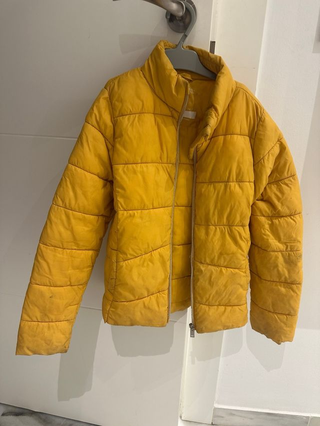 Chaqueta acolchada mostaza 9 años