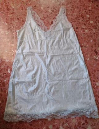 Camisola azul con encaje