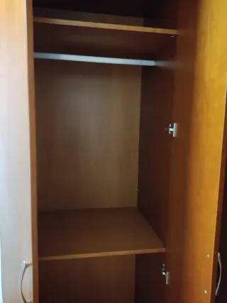 Armario esquinero de madera