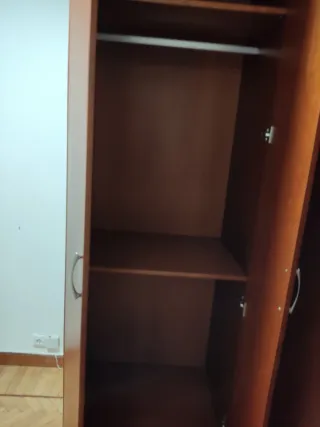 Armario esquinero de madera