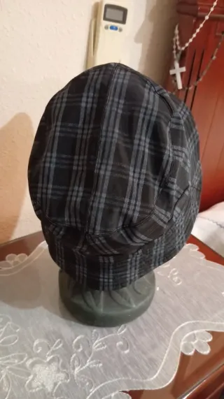 2 Gorros a cuadros negro y gris,y marrón por 4€