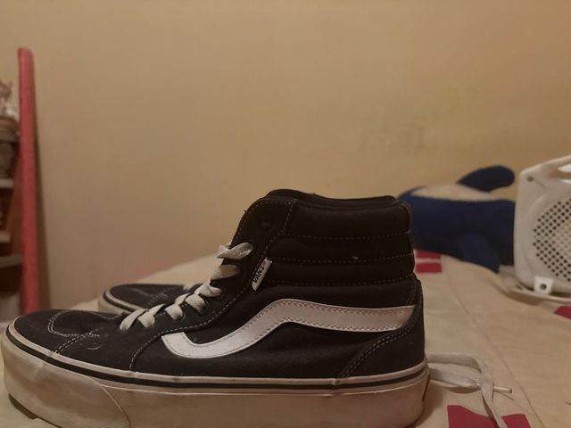 Zapatillas Vans Negras y Blancas