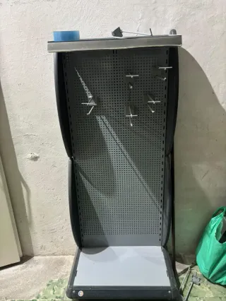 Expositor Metálico con Ganchos