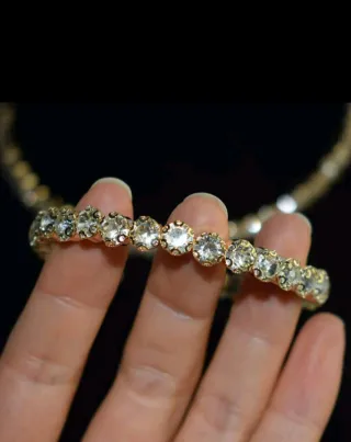 Conjunto de Joyas Doradas con Cristales