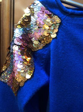 Jersey azul lentejuelas hombros talla L