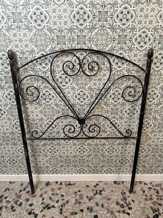 Cabecero de forja negro y dorado 90cm