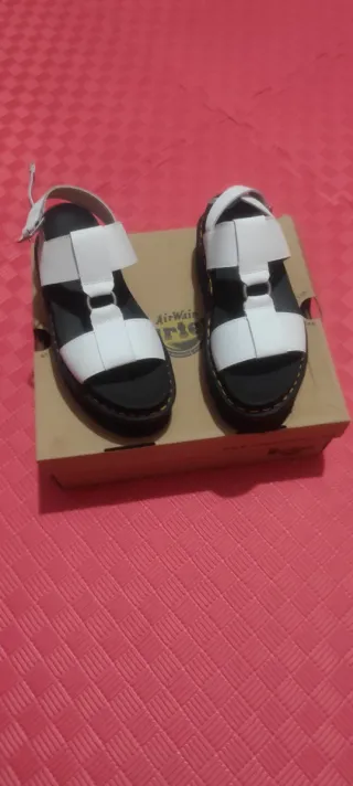 Sandalias Dr. Martens Francis Blancas Talla 40