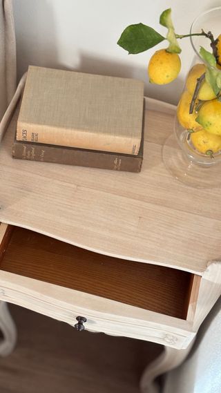 Mesita de noche Luis XV decapada