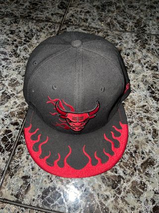 Gorra New Era Bulls Negra y Roja