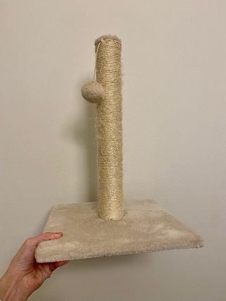 Tiragraffi per gatti con palla