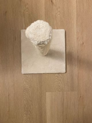 Tiragraffi per gatti con palla