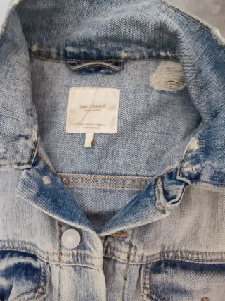 Cazadora vaquera desgastada