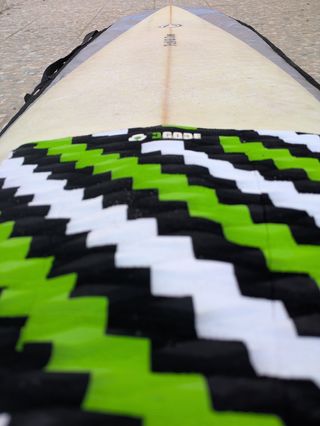 Tabla de surf full & cas 6'4 pack (funda+quillas)