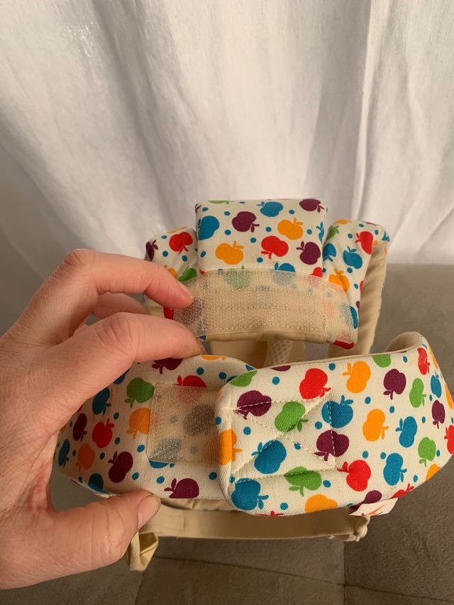 Casco anti golpes bebé estampado manzanas