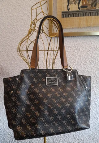 Bolso Guess Marrón y Dorado