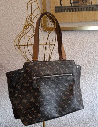 Bolso Guess Marrón y Dorado