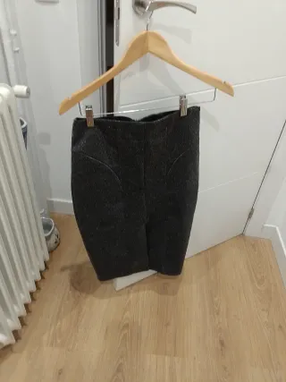 Falda fiesta Stradivarius negra plata T.M