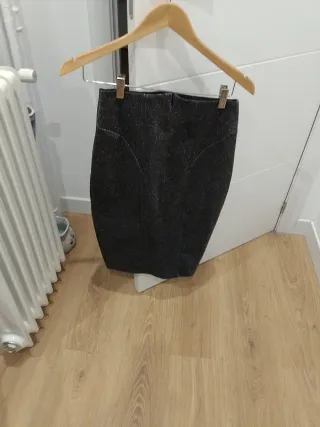 Falda fiesta Stradivarius negra plata T.M