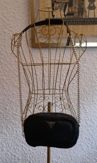 Bolso Guess Negro Cadena Dorada