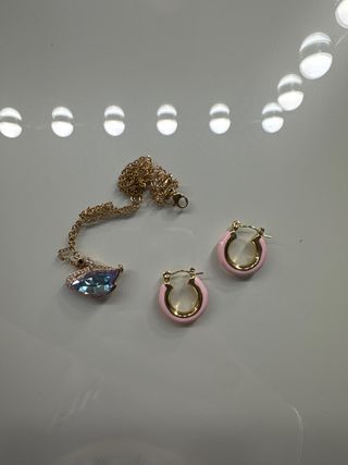 Collar y pendientes cisne rosa y oro