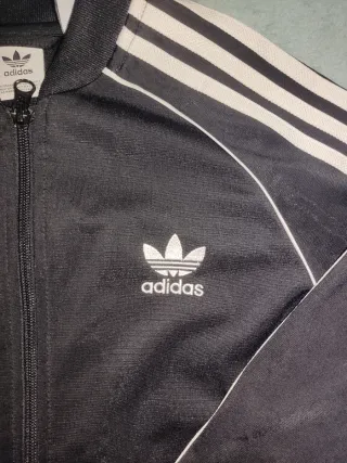 Chaqueta Adidas Negra con Rayas Blancas