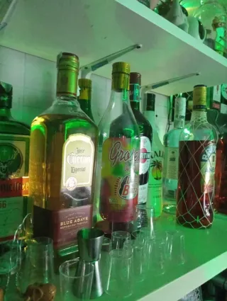 Bar con licencia de cocina en Barcelona