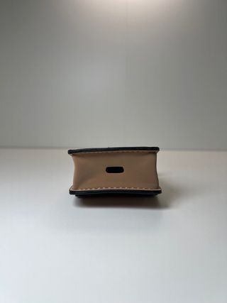 Funda para AirPods color beige