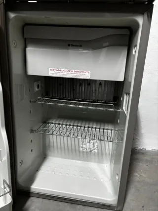 Nevera trivalente para caravana dometic