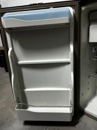 Nevera trivalente para caravana dometic