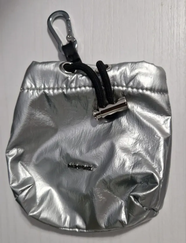 Bolsito plateado para monedas