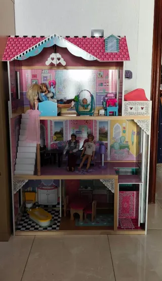 Casa de muñecas de madera