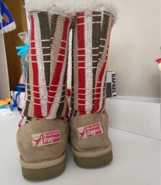 Botas de pelo beige y multicolor