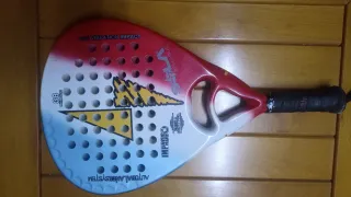 Pala de pádel Sola Impact Belgique bien cuidada