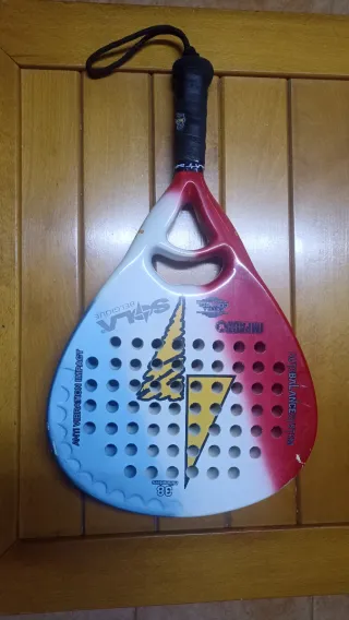 Pala de pádel Sola Impact Belgique bien cuidada