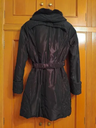 Abrigo de mujer marrón oscuro con brillo