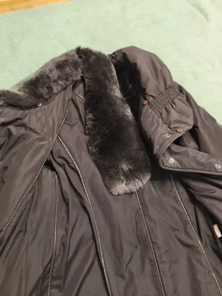 Abrigo de mujer marrón oscuro con brillo