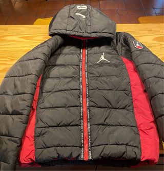 Plumas Jordan Negra y Roja talla 12/13 años