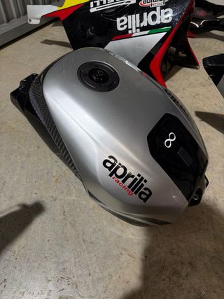 Carenado circuito Aprilia RSV1000R