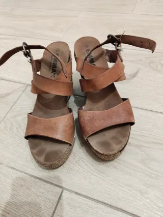 Sandalias de piel con cuña Emma