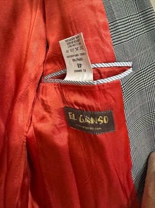 Chaqueta americana gris con forro rojo