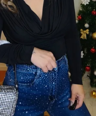 Pantalón vaquero con brillos