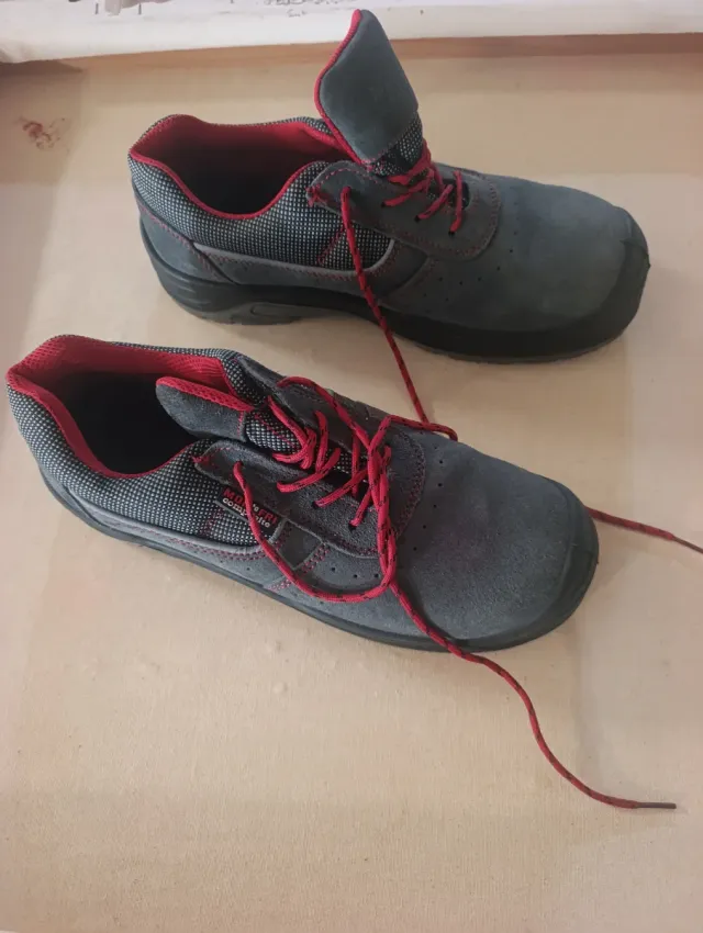 Zapatos Para trabajar MONTO grises y rojos