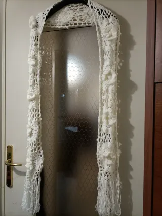 Sciarpa floreale con frange