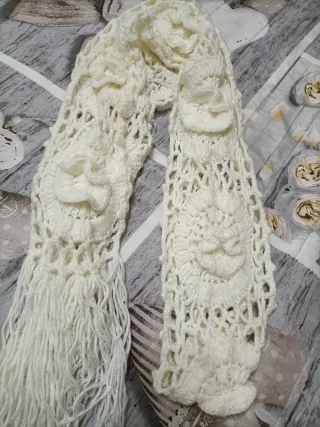 Sciarpa floreale con frange