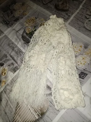 Sciarpa floreale con frange