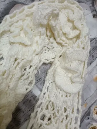 Sciarpa floreale con frange