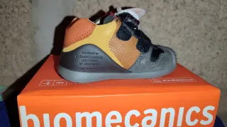 Zapatillas Biomecanics Talla 19 sin estrenar