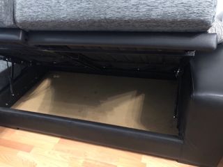 Sofá chese long con canape gris y cuero negro URGE