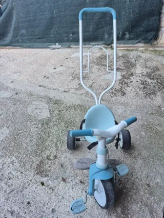Triciclo infantil azul y blanco