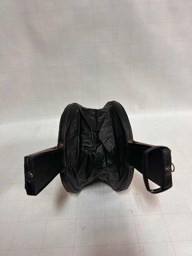 Antichità: Pieghe di rame decorate